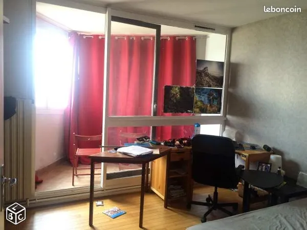 Coloc sympa 3 chambres dont une dispo