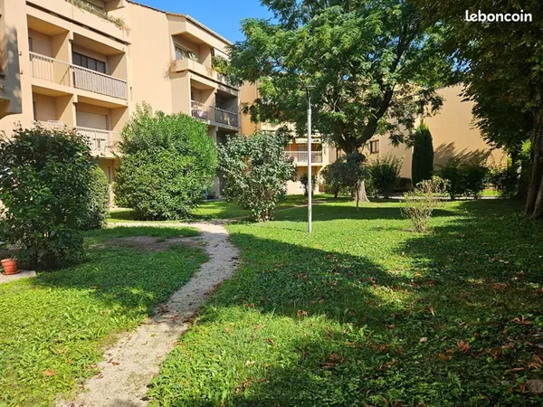 Studio 1 pièce 30 m²