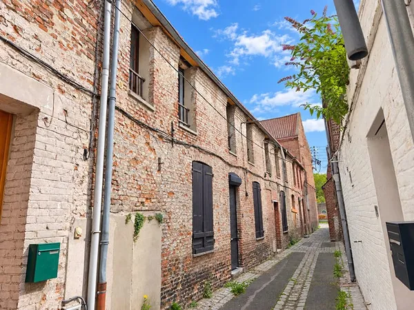 Bâtiment à fort potentiel 4 pièces 200 m2