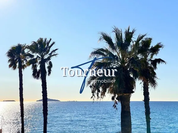 LES LONES SANARY STANDING **VUE MER** IMPRENABLE A 20M DE LA