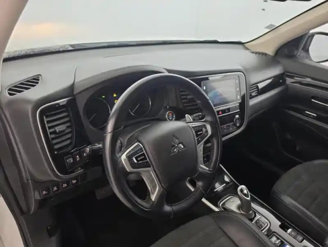 Mitsubishi Outlander phev twin motor intense 4wd + attelage — photo 19