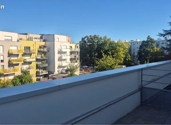 T2 récent avec terrasse et parking