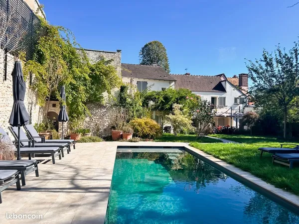 Maison de charme avec piscine - coeur de Montfort-l'Amaury