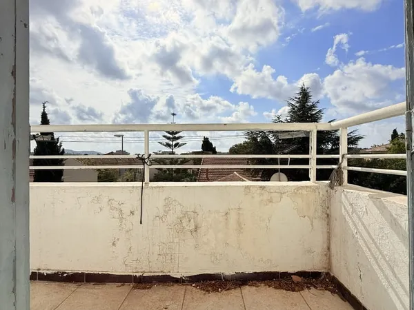 Appartement traversant avec garage et deux balcons