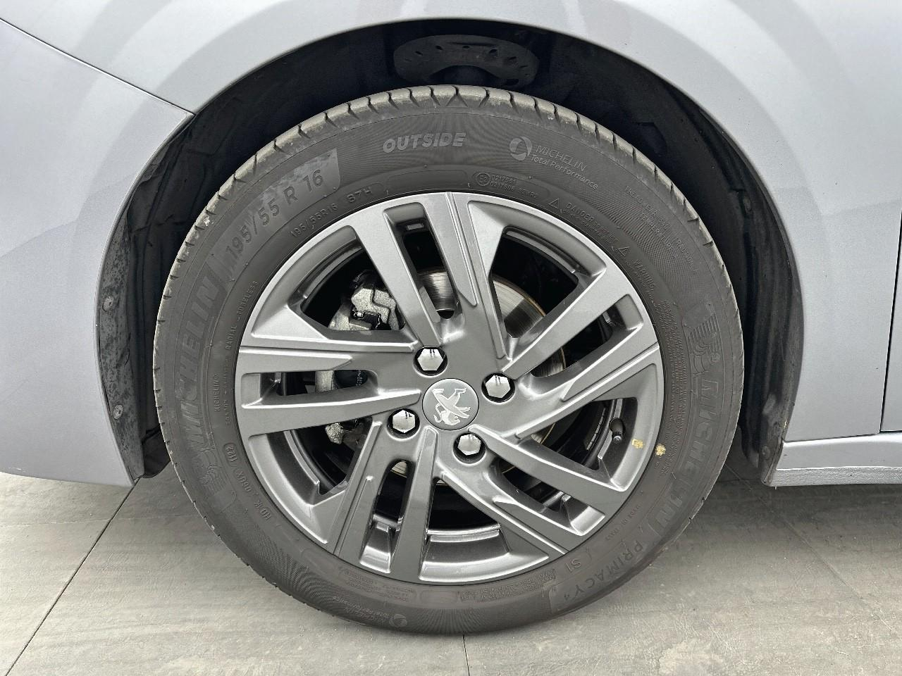 Peugeot 208 puretech 75 s&s bvm5 style — photo 14