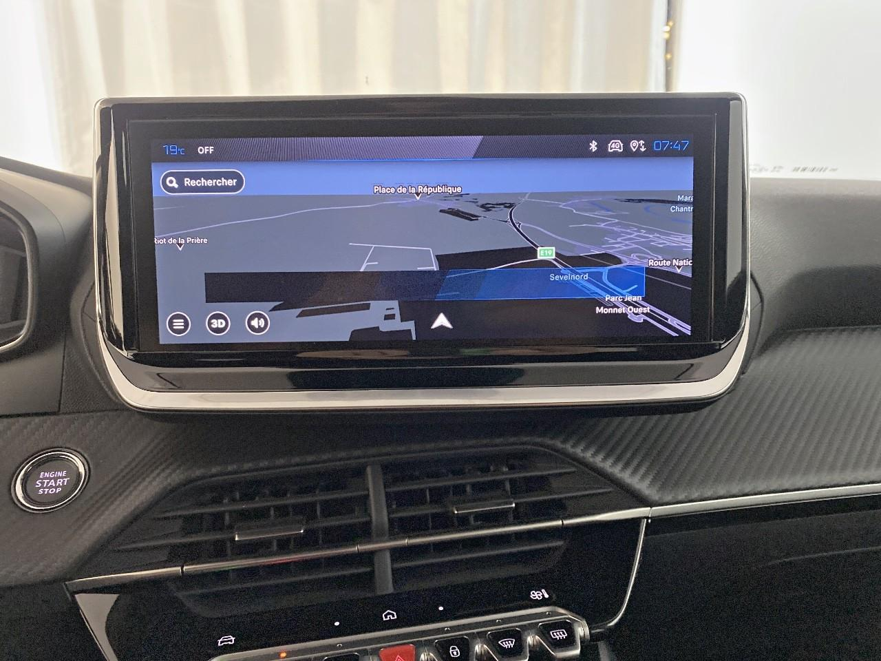 Peugeot 2008 hybrid 145 ch e-dcs6 allure — photo 14