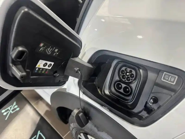 Peugeot 2008 electrique 50 kwh 136 ch — photo 80