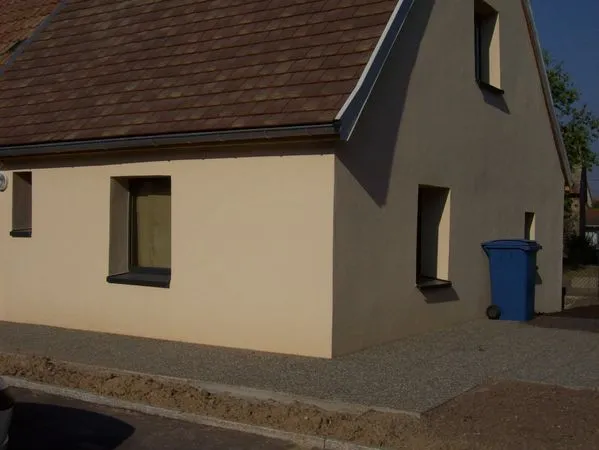 F2 dans petite maison accolée de 63 m2