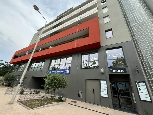 Bureau 65 m²