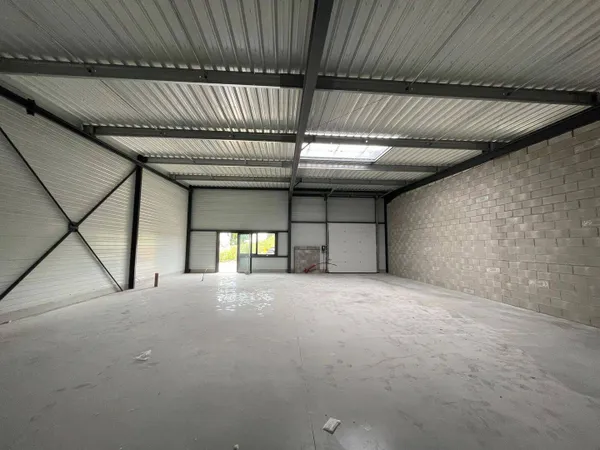 Local d'activité 1485 m²
