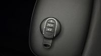 Mini Mini Cooper 136ch Edition Camden BVA7 — photo 16