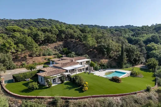 Villa 9 pièces 370 m²