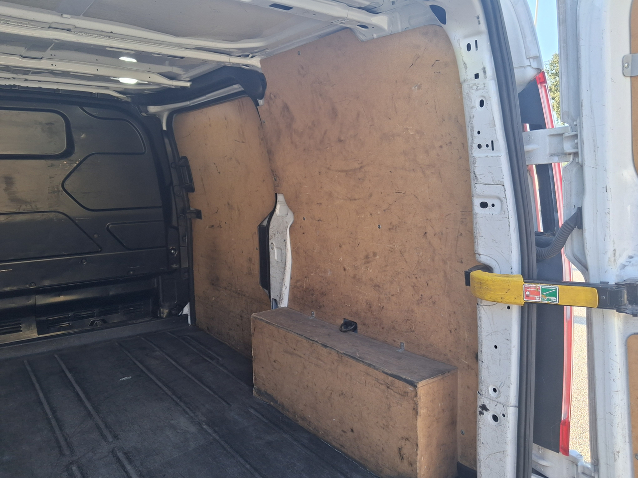 Ford TRANSIT CUSTOM FOURGON 280 L1H1 2.0 ECOBLUE 105 — photo 49