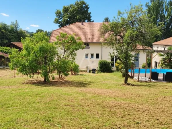 Maison 7 pièces 275 m²