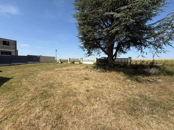 TERRAIN VIABILISE DE 246 M²