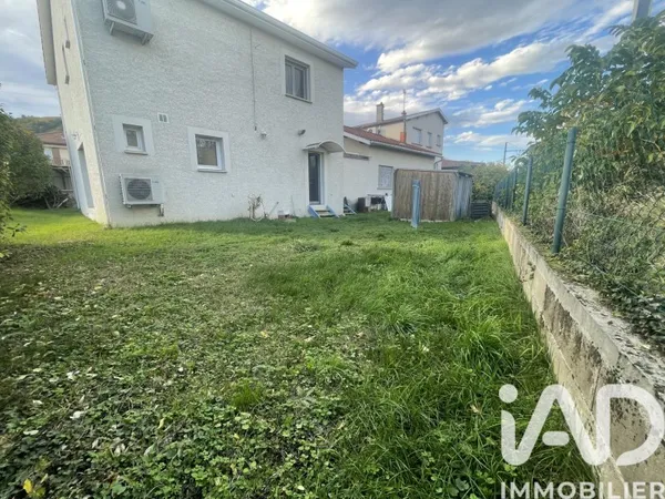 Maison 5 pièces 220 m²