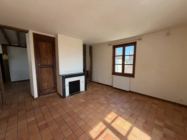 Auxerre centre-ville - Appartement 5 pièces en duplex avec garage