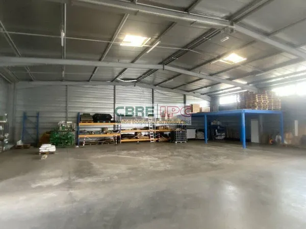 Local d'activité 780 m²