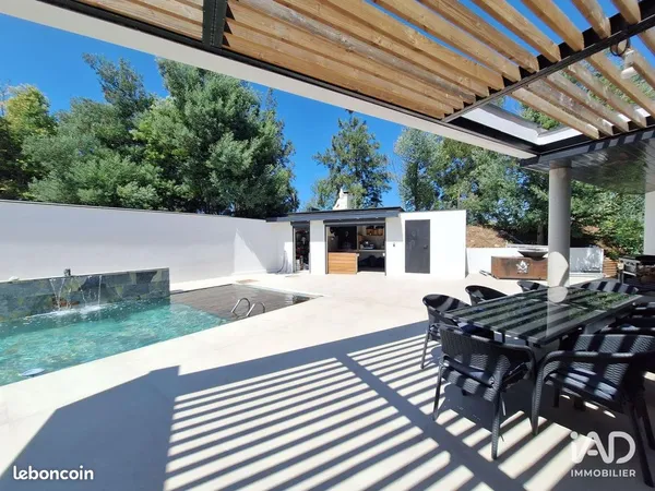 Villa 5 pièces 216 m²