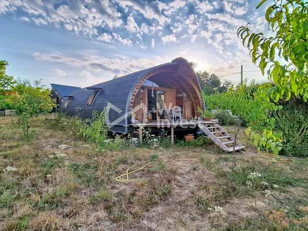Maison écologique en bois avec dépendances & autonomie  Cha