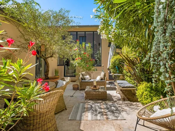 Au coeur du village d 'Ecully, Loft d 'Exception