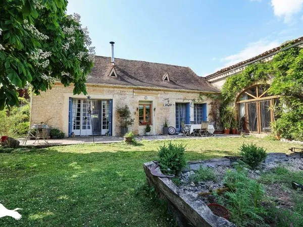 Maison en pierre de 6 pièces principales