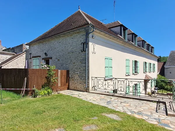 Immeuble de rapport à vendre à Chalo Saint Mars avec un loyer mensuel de 4008 € HC- Investissement i