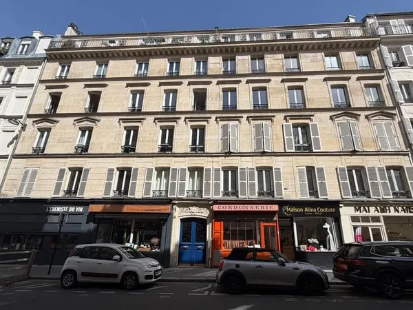 À VENDRE 39 M2 MURS COMMERCIAUX OCCUPÉS PARIS 17e QUAR