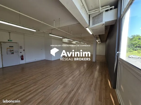 Local 125 m² Chaumontel