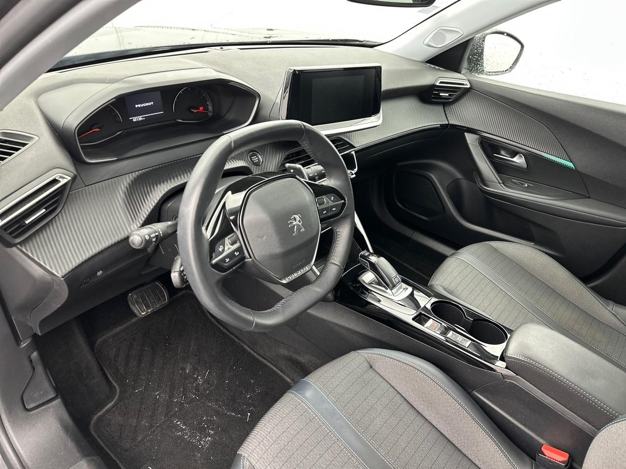 Peugeot 2008 puretech 130 s&s eat8 allure — photo 8
