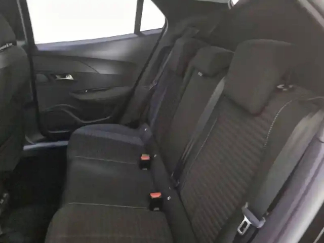 Peugeot 2008 electrique 136 ch — photo 33