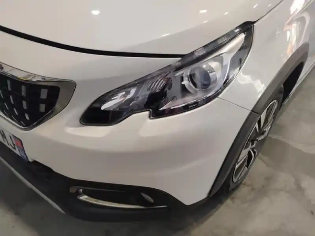 Peugeot 2008 puretech 110ch s&amp;s eat6 allure — photo 14