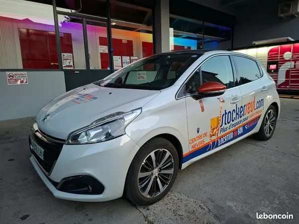 Mur Commerciaux de deux bâtiments de 2000 m² et 350 m² de stockage situé au centre ville de Nevers