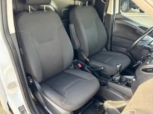 Ford Transit Courier fourgonnette 1.5 tdci 100ch stop&amp;start trend — photo 27