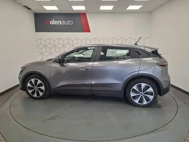 Renault Megane e-tech er ev60 130ch super charge — photo 5