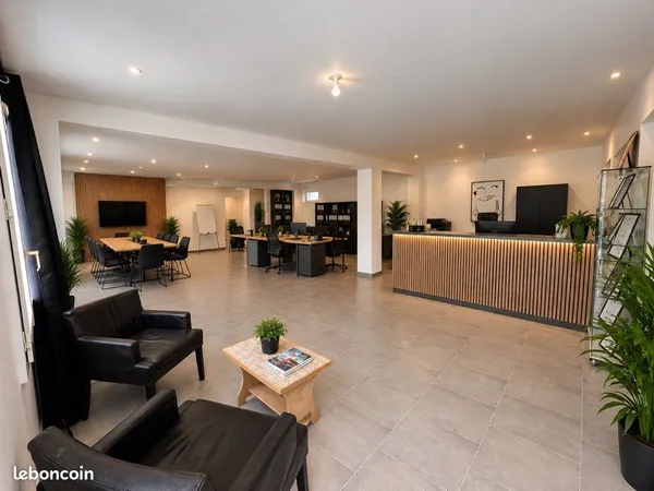 À LOUER / Local d'activité / 150m2 / MÉDECIN / BUREAUX