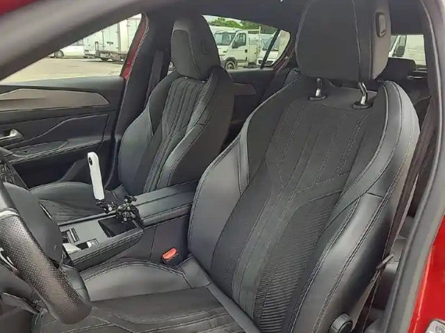 Peugeot 308 phev 180 e-eat8 — photo 9