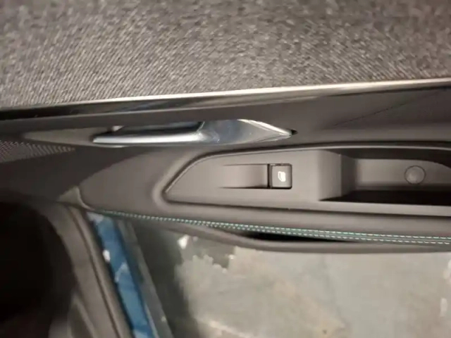 Peugeot 3008 hybrid 225 e-eat8 — photo 37