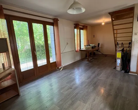 Maison d'environ 100 m2 à rénover avec terrain