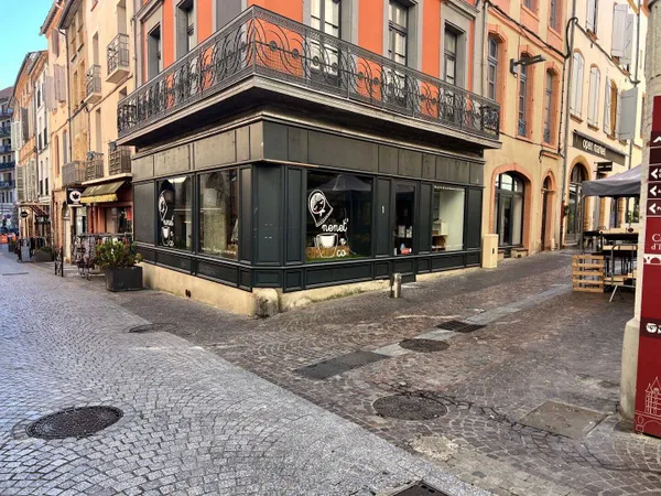 Local commercial 1 pièce 65 m²