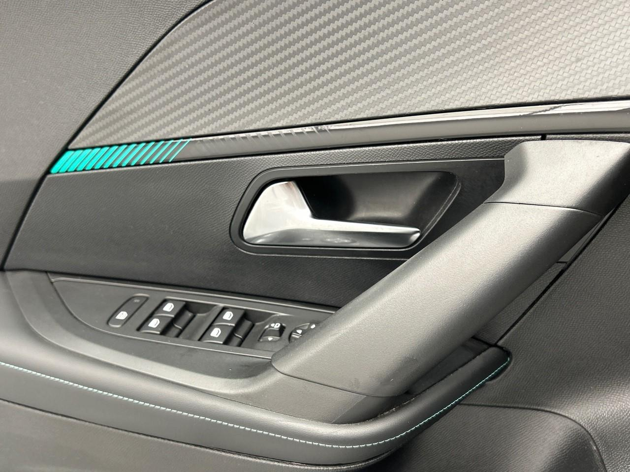 Peugeot 2008 puretech 130 s&s eat8 allure — photo 29