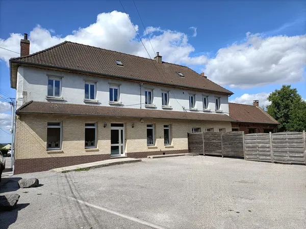 Grande maison de 25O m2 avec garage - terrain constructible