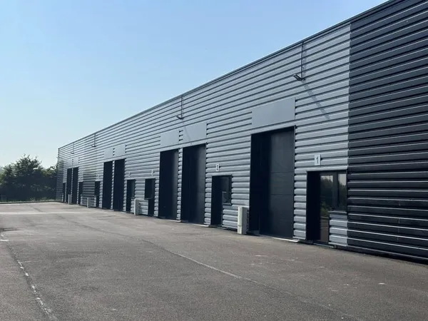 Local d'activité 159 m²