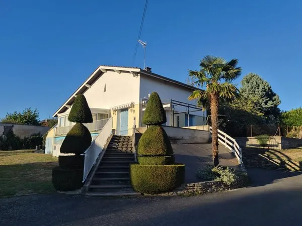Maison traditionnelle sur sous sol