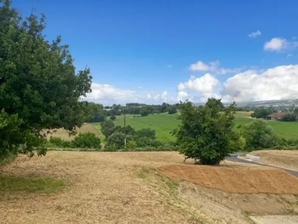 Terrain 912 m²