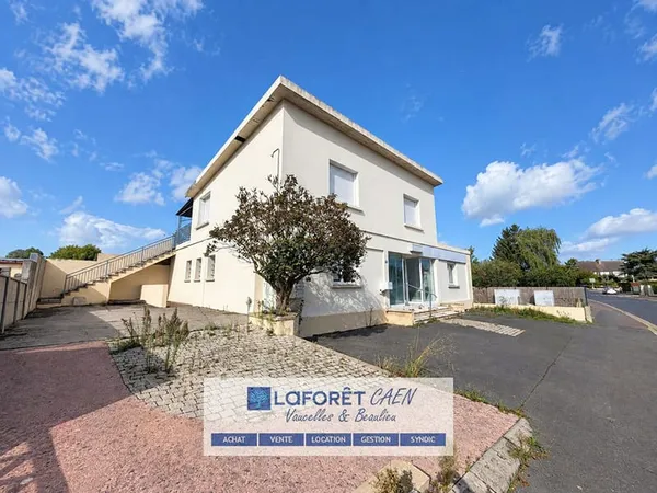 Ensemble immobilier bureaux + espace de stockage + appartement 3 pièces