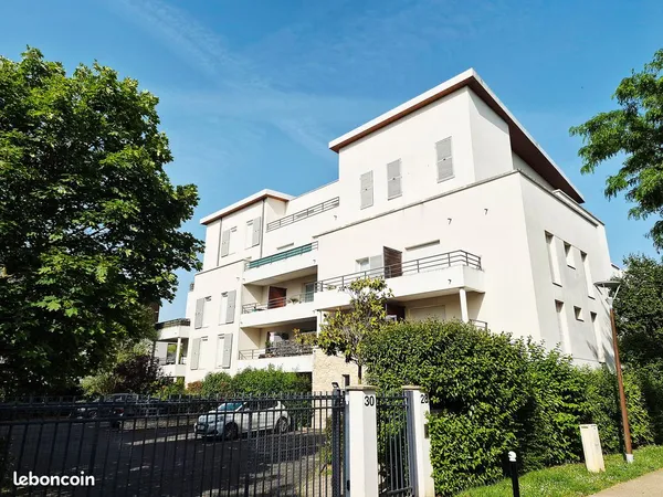 Appartement de standing 3 pièces de 61 m2 - rdc/4 - jardin - 2 parkings
