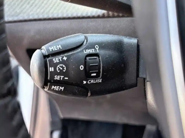 Peugeot 208 puretech 100 s&amp;s bvm6 — photo 19