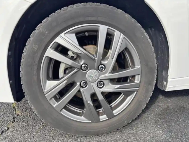 Peugeot 208 puretech 75 s&amp;s bvm5 style — photo 15