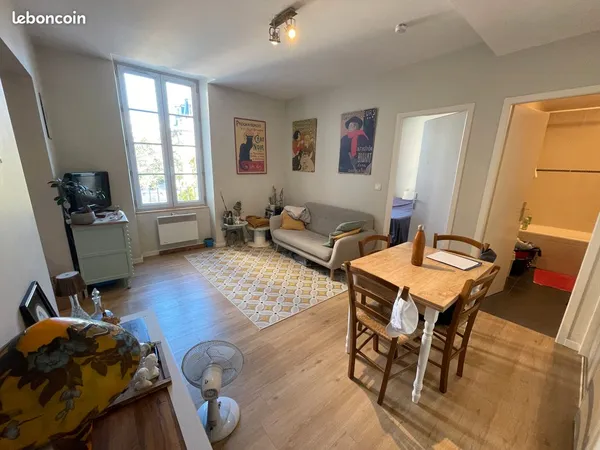 Appartement T2 à louer vide non meublé, rénové et isolé, ascenseur, balcon, possibilité parking imme